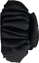 Атласный зажим для волос с рюшами, черный - Revolution Haircare Ruched Satin Claw Clip Black — фото N1