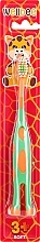 Духи, Парфюмерия, косметика Детская зубная щетка, мягкая, от 3 лет, в блистере, оранжевая с зеленым - Wellbee Travel Toothbrush For Kids
