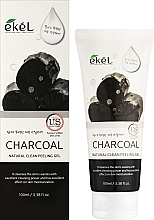 Пілінг-скотка для обличчя, з деревним вугіллям - Ekel Natural Clean Peeling Gel Charcoal — фото N2