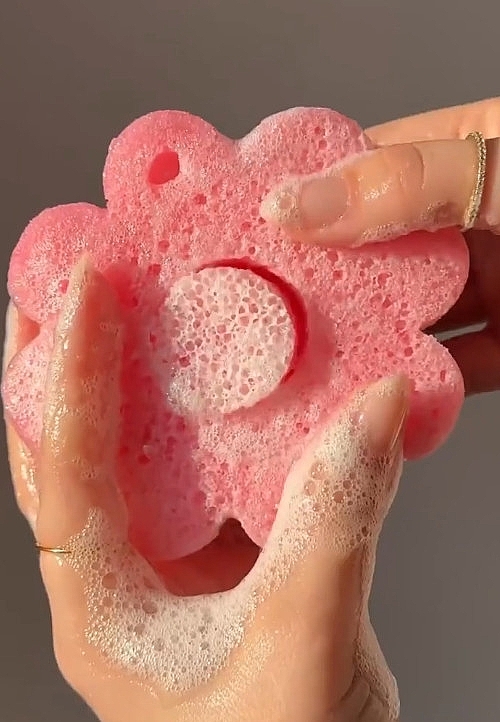 Пенная многоразовая губка для душа, розовая - Spongelle Hawaiian Body Wash Infused Buffer He'e Berry — фото N5