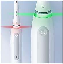 Електрична акумуляторна зубна щітка, біла - Oral-B iO Series 4 — фото N5
