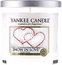 Парфумерія, косметика Ароматична свічка у склянці "Серце на снігу" - Yankee Candle Snow In Love