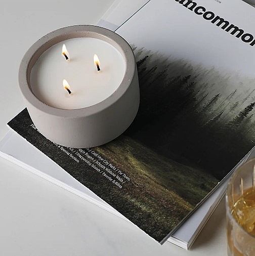 Ароматическая свеча, 3 фителя - Gentleme's Hardware Soy Wax Candle 586 Bourbon Cedar — фото N5