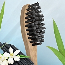 Зубна щiтка "Бамбук вугілля", середньої жорсткості - Oral-B Bamboo Charcoal — фото N2