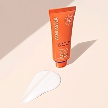 Солнцезащитный водостойкий крем для лица - Lancaster Sun Beauty SPF50 — фото N4