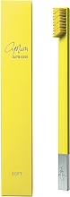 Зубная щетка мягкая, подсолнечно-желтая матовая с серебристым матовым колпачком - Apriori — фото N1