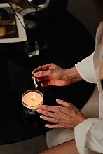 Ароматическая веганская свеча "Mandarine Punch" - MAREVE — фото N2