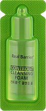 Парфумерія, косметика Очищувальна пінка для жирної шкіри - Real Barrier Control-T Cleansing Foam (пробник)