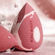 Спонж для макияжа, средний, скошенный, розово-ягодный - Boho Beauty Bohoblender Pinky Berry Medium Cut — фото N3