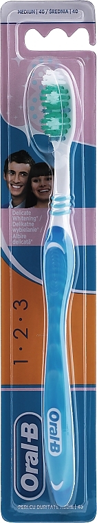 Зубная щетка, 40 средняя, темно-синяя - Oral-B 1 2 3 Delicate White 40 Medium — фото N1