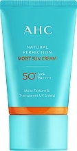 Парфумерія, косметика Легкий зволожувальний сонцезахисний крем - AHC Natural Perfection Moist Sun Cream SPF50+/PA++++