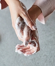 Мыло для рук и тела - UpCircle Hand & Body Wash with Lemongrass + Kiwi Water Travel Size (мини) — фото N4