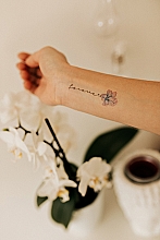 Тимчасове тату "Лілові квіти з написом" - Ne Tattoo — фото N3