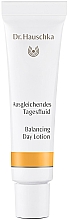 Духи, Парфюмерия, косметика Балансирующий флюид для лица - Dr. Hauschka Balancing Day Lotion (мини)