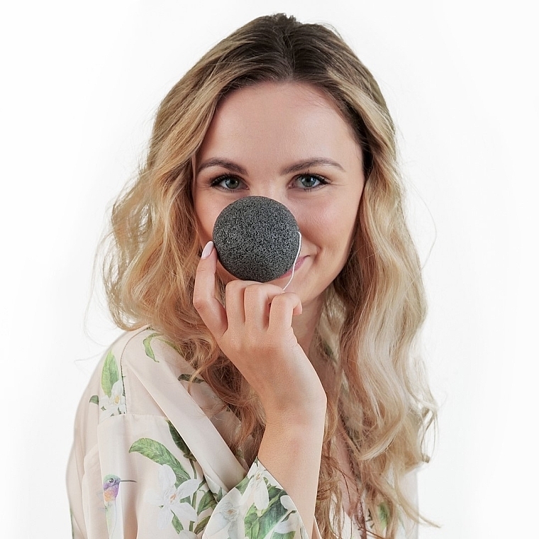 Спонж конняку с углем - Two Cosmetics Konjac Sponge with Black Charcoal — фото N2