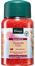 Парфумерія, косметика Сіль для ванни "Улюблений час" - Kneipp Favourite Time Cherry Blossom Bath Salt
