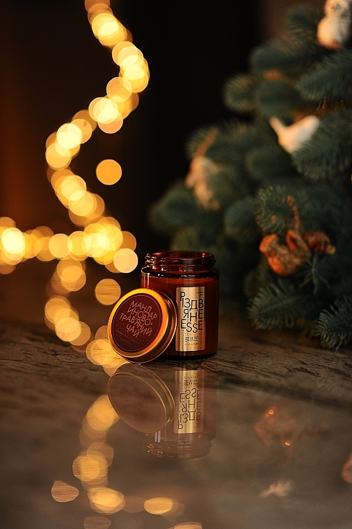 Парфюмированная свеча Рождественское Esse "Мандариново-травяной чай" - Esse Christmas Esse — фото N5