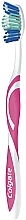 Зубна щітка "Потрійна дія", середньої жорсткості, 1+1, рожева + синя - Colgate Triple Action Medium Toothbrush — фото N5