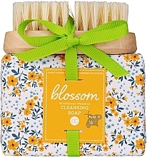 Парфумерія, косметика Набір - Accentra Blossom Nail Brush Hand Care Set (soap/100g + brush/1pcs)
