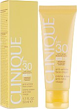 Парфумерія, косметика Сонцезахисний крем для обличчя з SPF30 - Clinique Broad Spectrum SPF 30 Sunscreen Oil Free Face