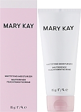 Матирующее увлажняющее средство для комбинированной и жирной кожи лица - Mary Kay Mattifying Moisturizer  — фото N2