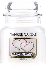 Духи, Парфюмерия, косметика Ароматическая свеча в банке "Сердце на снегу" - Yankee Candle Snow In Love