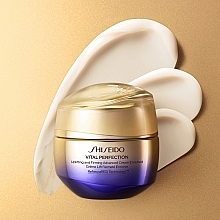 Обогащенный подтягивающий и укрепляющий крем для лица - Shiseido Vital Perfection Uplifting And Firming Advanced Cream Enriched — фото N2