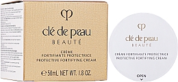 Защитный дневной крем - Cle De Peau Protective Fortifying Cream (сменный блок) — фото N2
