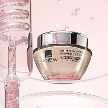 Оновлювальний крем для обличчя та шиї "Енергія протинолу" - Avon Anew Skin Renewal Power Cream — фото N4