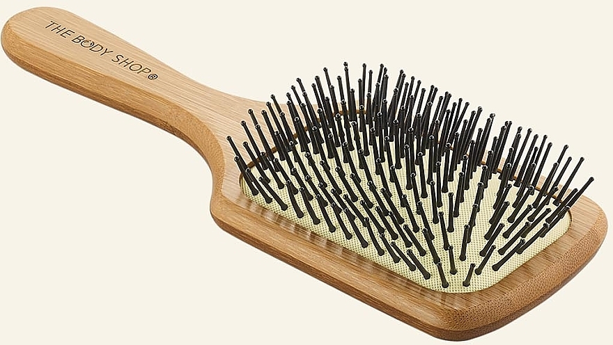 Бамбуковая щеточка для расчесывания волос - The Body Shop Large Bamboo Paddle Hairbrush — фото N2