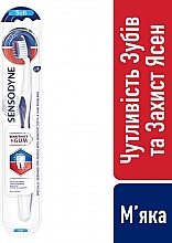 Зубна щітка "Чутливість зубів і захист ясен", блакитна - Sensodyne Sensitivity & Gum Soft Toothbrush — фото N5