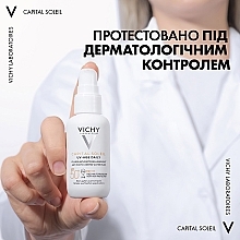 Солнцезащитный невесомый флюид против признаков фотостарения кожи лица, SPF 50+ - Vichy Capital Soleil UV-Age Daily — фото N17