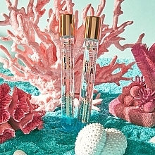  Двофазне масло для губ - Essence Live Life In Coral Bi-phase Lip Oil — фото N3