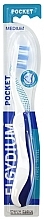 Парфумерія, косметика Дорожня зубна щітка, середня, синя - Elgydium Pocket Medium Toothbrush