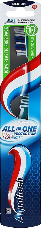 Зубна щітка середньої жорсткості, бірюзова з білим - Aquafresh All In One Protection — фото N1