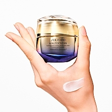 Подтягивающий и укрепляющий крем для лица - Shiseido Vital Perfection Uplifting And Firming Advanced Cream (сменный блок) — фото N3