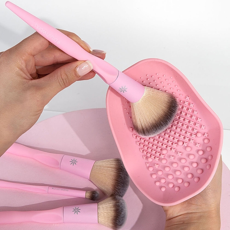 Очиститель для кистей, силиконовый, большой - Brushworks Makeup Brush Cleaner Tray — фото N6