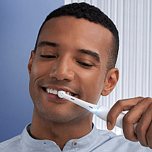Електрична зубна щітка, біла - Oral-B iO Series 7 — фото N10