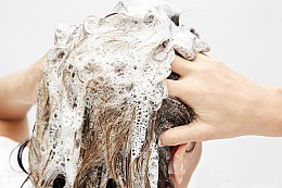 Шампунь для реконструкции поверхности поврежденных ослабленных волос - Vichy Dercos Kera-Solutions Resurfacing Shampoo  — фото N7