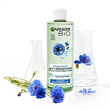 Міцелярна вода з екстрактом волошки для всіх типів шкіри - Garnier Bio Soothing Cornflower Micellar Water — фото N3