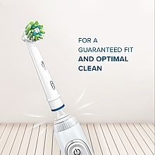 Сменная насадка для электрической зубной щетки, 2 шт. - Oral-B Cross Action Power Toothbrush Refill Heads — фото N7