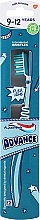 Духи, Парфюмерия, косметика Детская зубная щетка, 9-12 лет, бело-бирюзовая в картонной коробочке - Aquafresh Advance Soft Bristles 