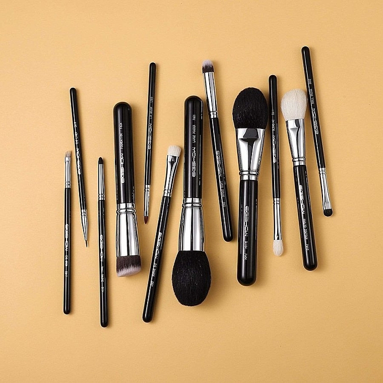 Набор кистей для макияжа, яркое серебро - Eigshow Beauty Makeup Brush Master Light Gun Black — фото N4