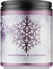 Парфумерія, косметика Аромасвічка "Snowflakes & Cashmere" - Bath and Body Works