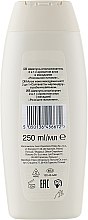 Шампунь-ополаскиватель 2 в 1 с ароматом алоэ и макадамии "Роскошное питание" - Avon Naturals Hair Care — фото N2