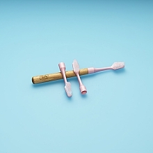 Зубная экощетка с деревянной ручкой и тремя насадками, розовая - TePe Choice Soft Toothbrush — фото N4