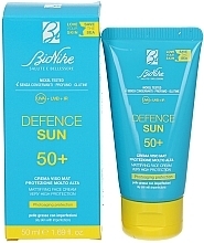 Сонцезахисний матувальний крем - BioNike Defence Sun SPF50 Mattifying Face Cream — фото N2