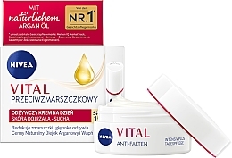 Живильний денний крем для догляду за зрілою шкірою - NIVEA Vital Anti-Wrinkle Plus Day Cream SPF 15 — фото N1
