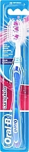 Зубная щетка, мягкая, темно-синяя - Oral-B Complete Clean&Sensitive Soft Toothbrush — фото N1