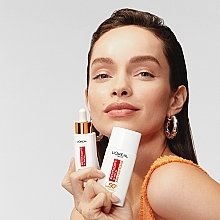 Cироватка з вітаміном С для надання сяяння шкірі обличчя - L'Oreal Paris Revitalift Clinical Vitamin C — фото N9